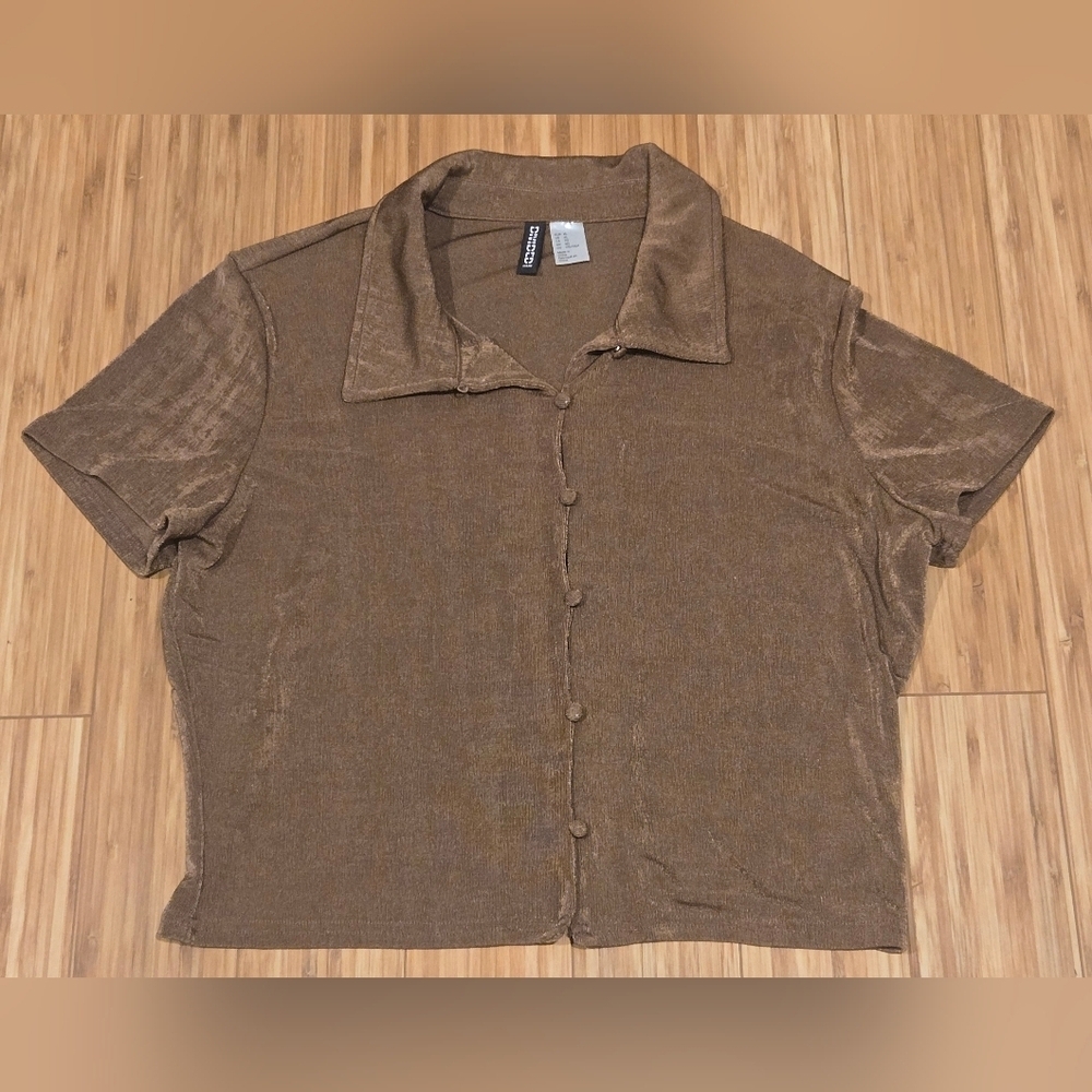 Brown Button-Up Short Sleeve Shirt